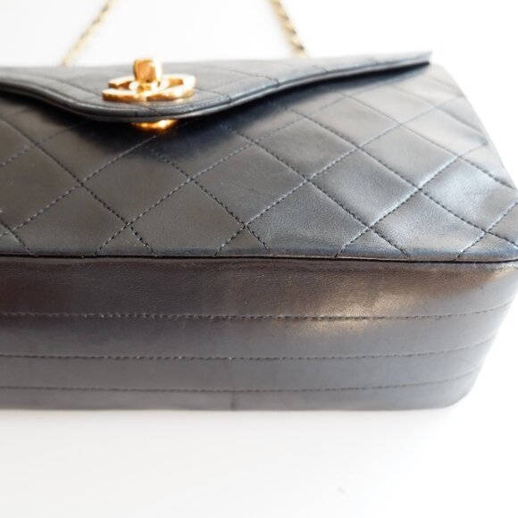 Authentic Preowned Vintage Chanel Black Lambskin Single Flap Bag GHW - Picture 12 of 16